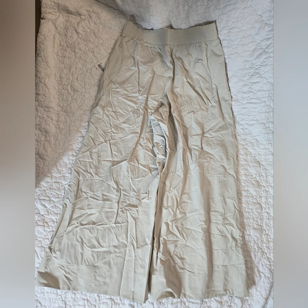 Lululemon Athletica Stretch Woven Wide-Leg High-Rise Crop Pants - Picture 5 of 6